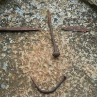 4 bouts de ferraille pour Paix Joie Bonheur